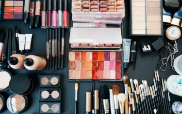 ​​​​​​​مضرات استفاده از لوازم آرایشی