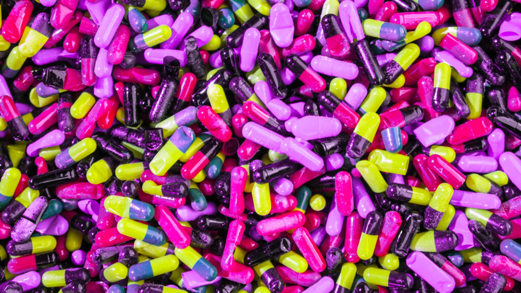 زیاده روی در مصرف داروها