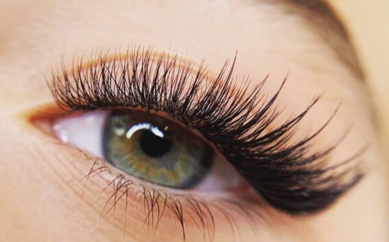 اکستنشن مژه کیم کارداشیان