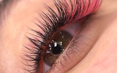 اکستنشن مژه به روش اسپایکی رنگی